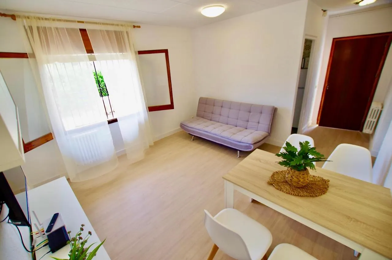V&V Lloret: Garden Apartment with Pool, 150m from Canyelles Beach Lloret de Mar