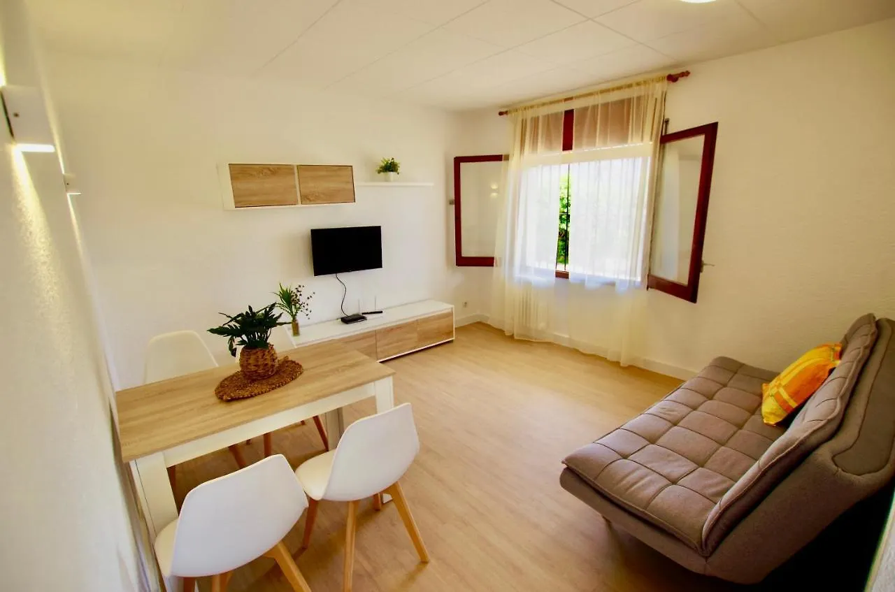 V&V Lloret: Garden Apartment with Pool, 150m from Canyelles Beach Lloret de Mar