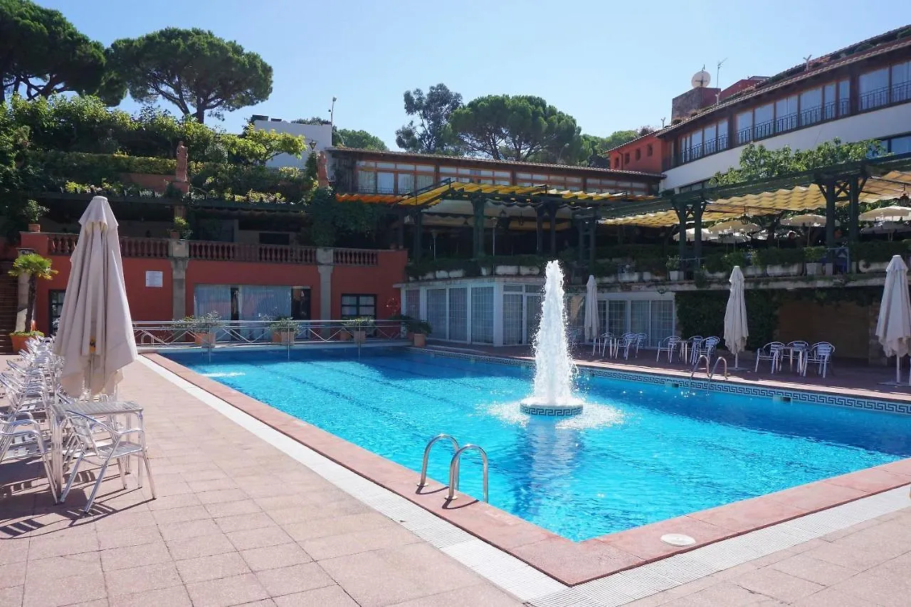 V&V Lloret: Garden Apartment with Pool, 150m from Canyelles Beach Lloret de Mar Spain