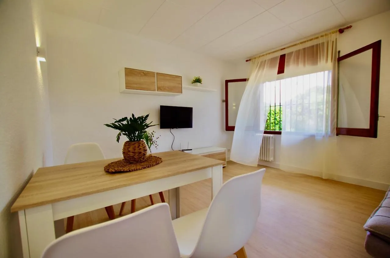 V&V Lloret: Garden Apartment with Pool, 150m from Canyelles Beach Lloret de Mar