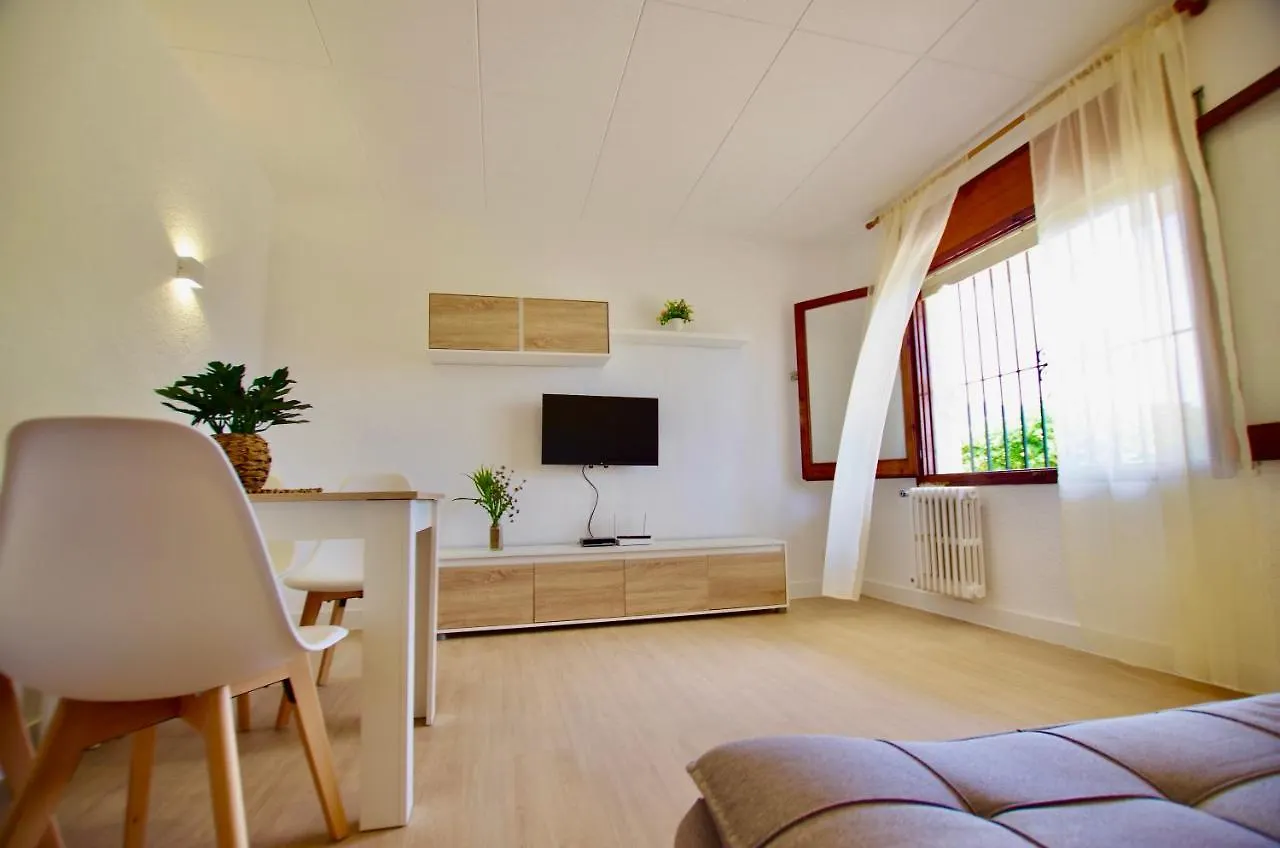 V&V Lloret: Garden Apartment with Pool, 150m from Canyelles Beach Lloret de Mar