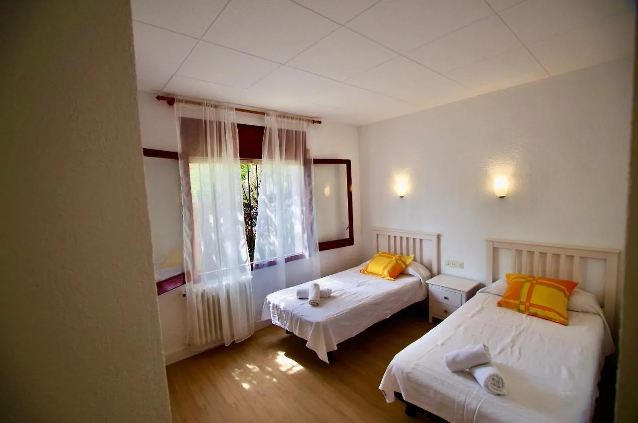 V&V Lloret: Garden Apartment with Pool, 150m from Canyelles Beach Lloret de Mar