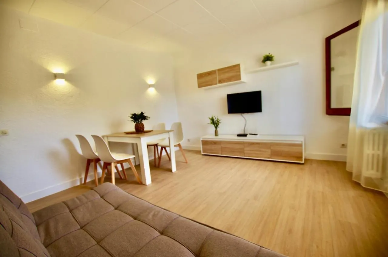 V&V Lloret: Garden Apartment with Pool, 150m from Canyelles Beach Lloret de Mar