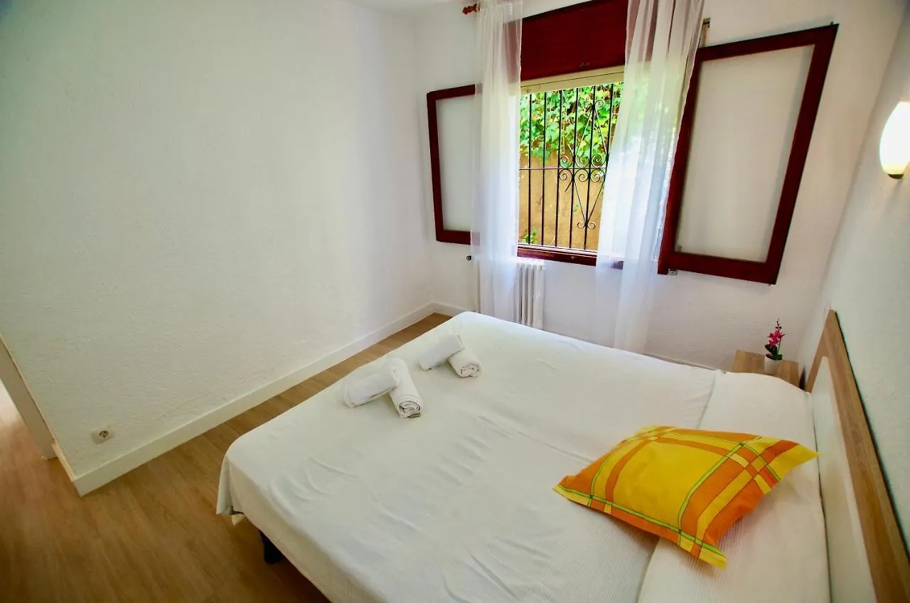 V&V Lloret: Garden Apartment with Pool, 150m from Canyelles Beach Lloret de Mar 0*,