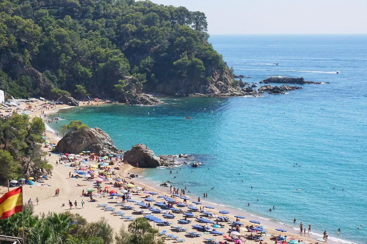 V&V Lloret: Garden Apartment with Pool, 150m from Canyelles Beach Lloret de Mar Spain