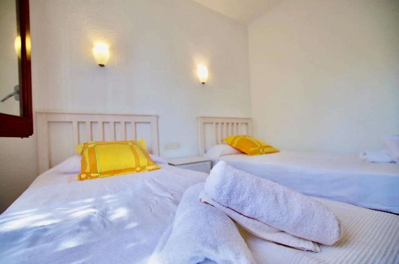 V&V Lloret: Garden Apartment with Pool, 150m from Canyelles Beach Lloret de Mar