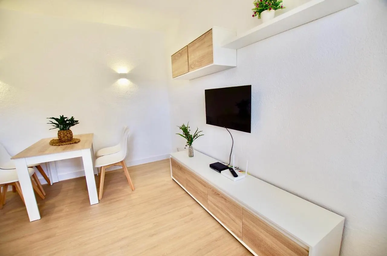 V&V Lloret: Garden Apartment with Pool, 150m from Canyelles Beach Lloret de Mar