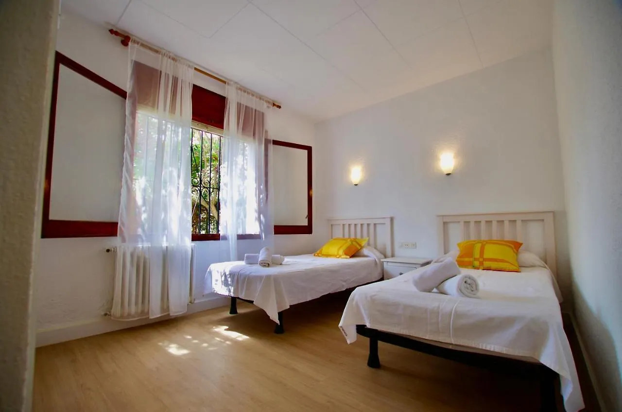 V&V Lloret: Garden Apartment with Pool, 150m from Canyelles Beach Lloret de Mar 0*,