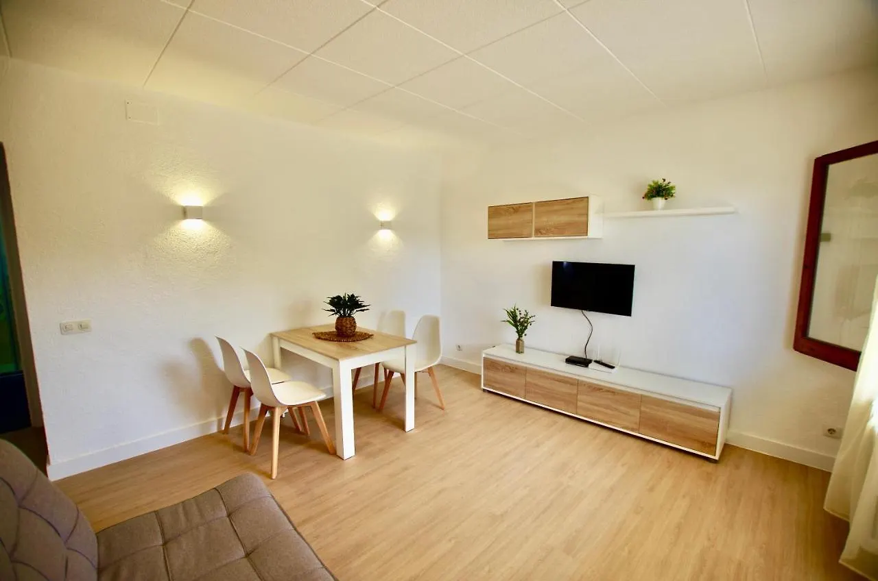 V&V Lloret: Garden Apartment with Pool, 150m from Canyelles Beach Lloret de Mar