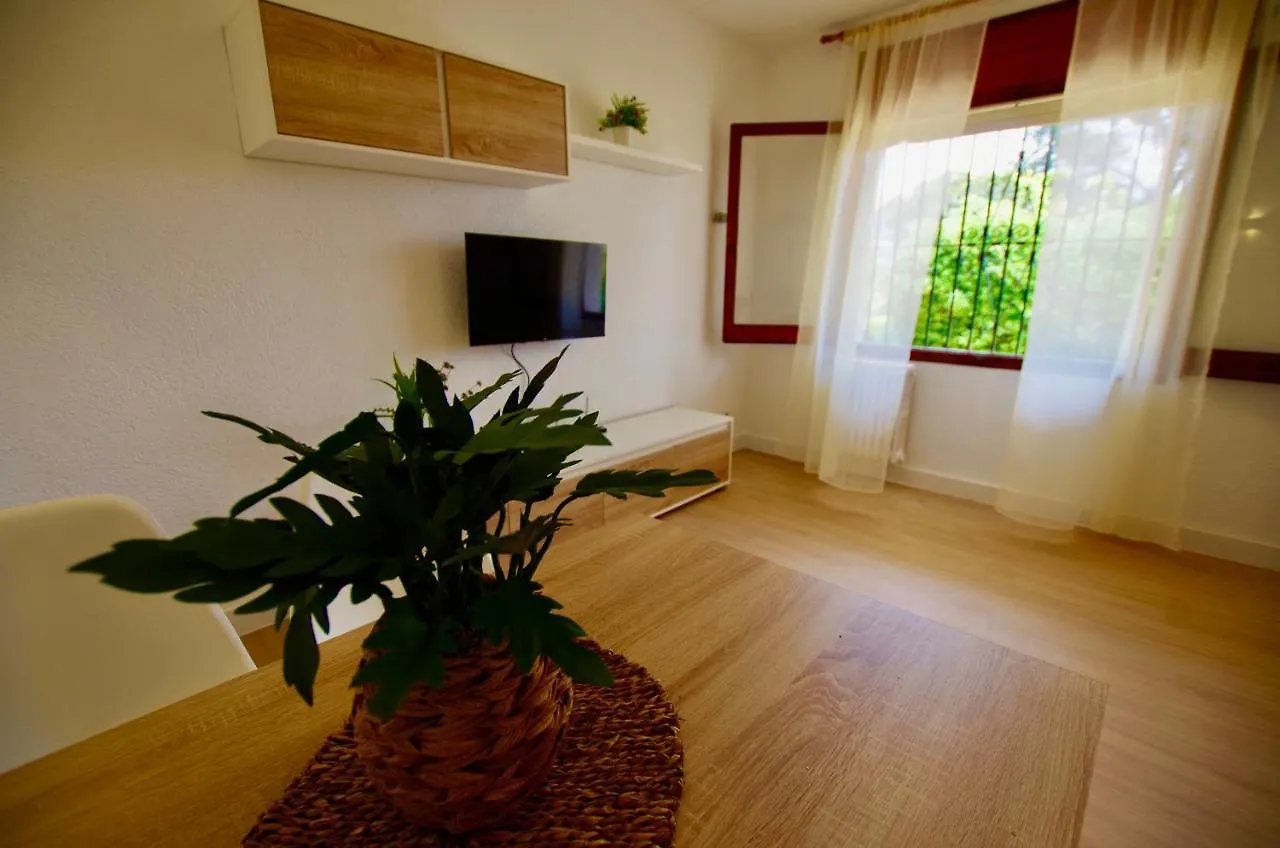 V&V Lloret: Garden Apartment with Pool, 150m from Canyelles Beach Lloret de Mar