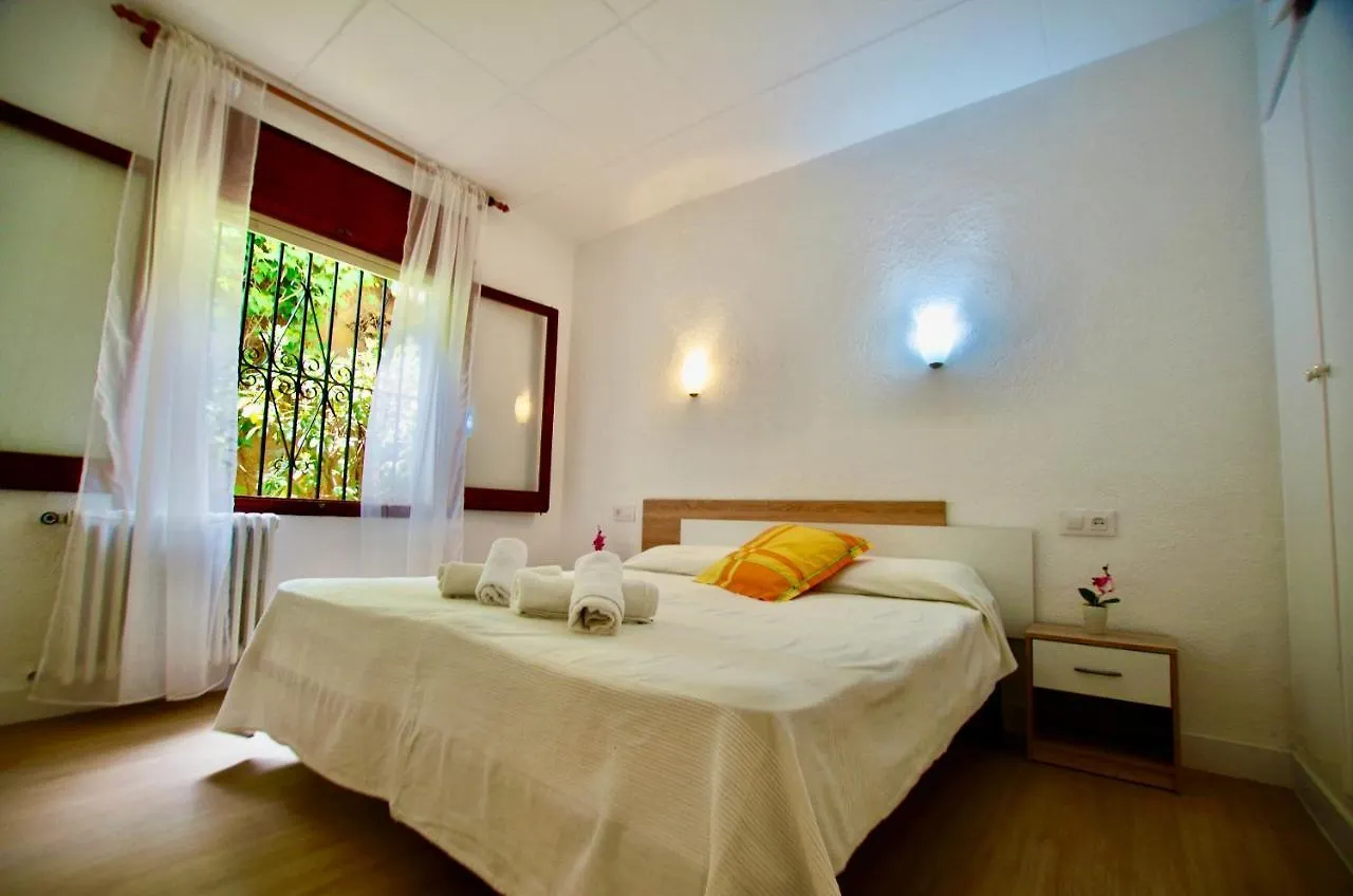 V&V Lloret: Garden Apartment with Pool, 150m from Canyelles Beach Lloret de Mar