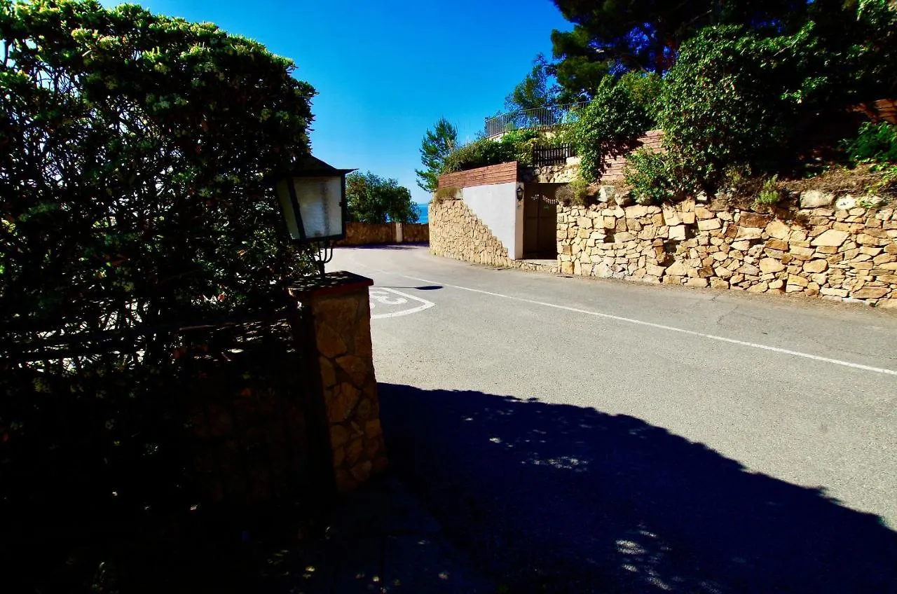 V&V Lloret: Garden Apartment with Pool, 150m from Canyelles Beach Lloret de Mar