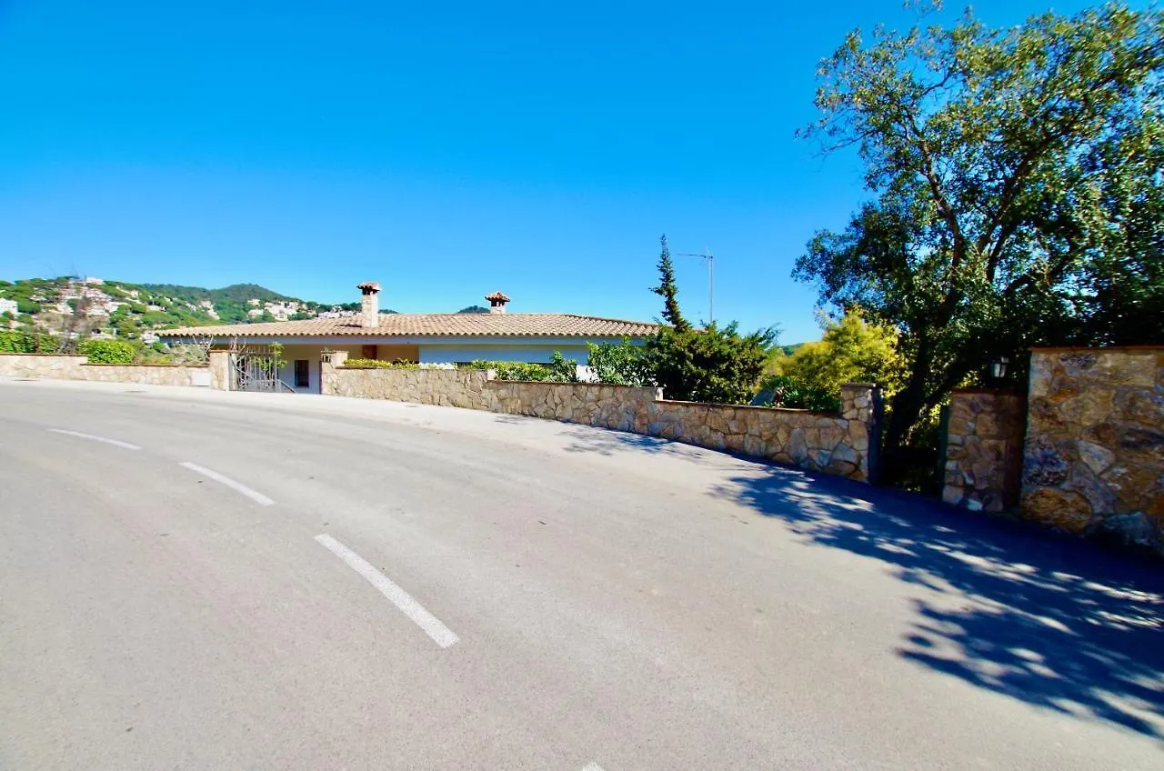 V&V Lloret: Garden Apartment with Pool, 150m from Canyelles Beach Lloret de Mar