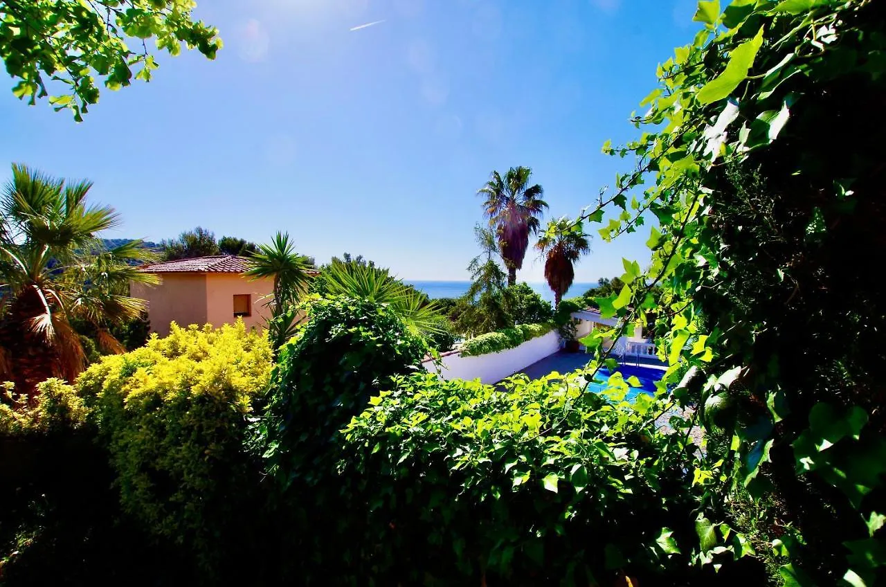 V&V Lloret: Garden Apartment with Pool, 150m from Canyelles Beach Lloret de Mar