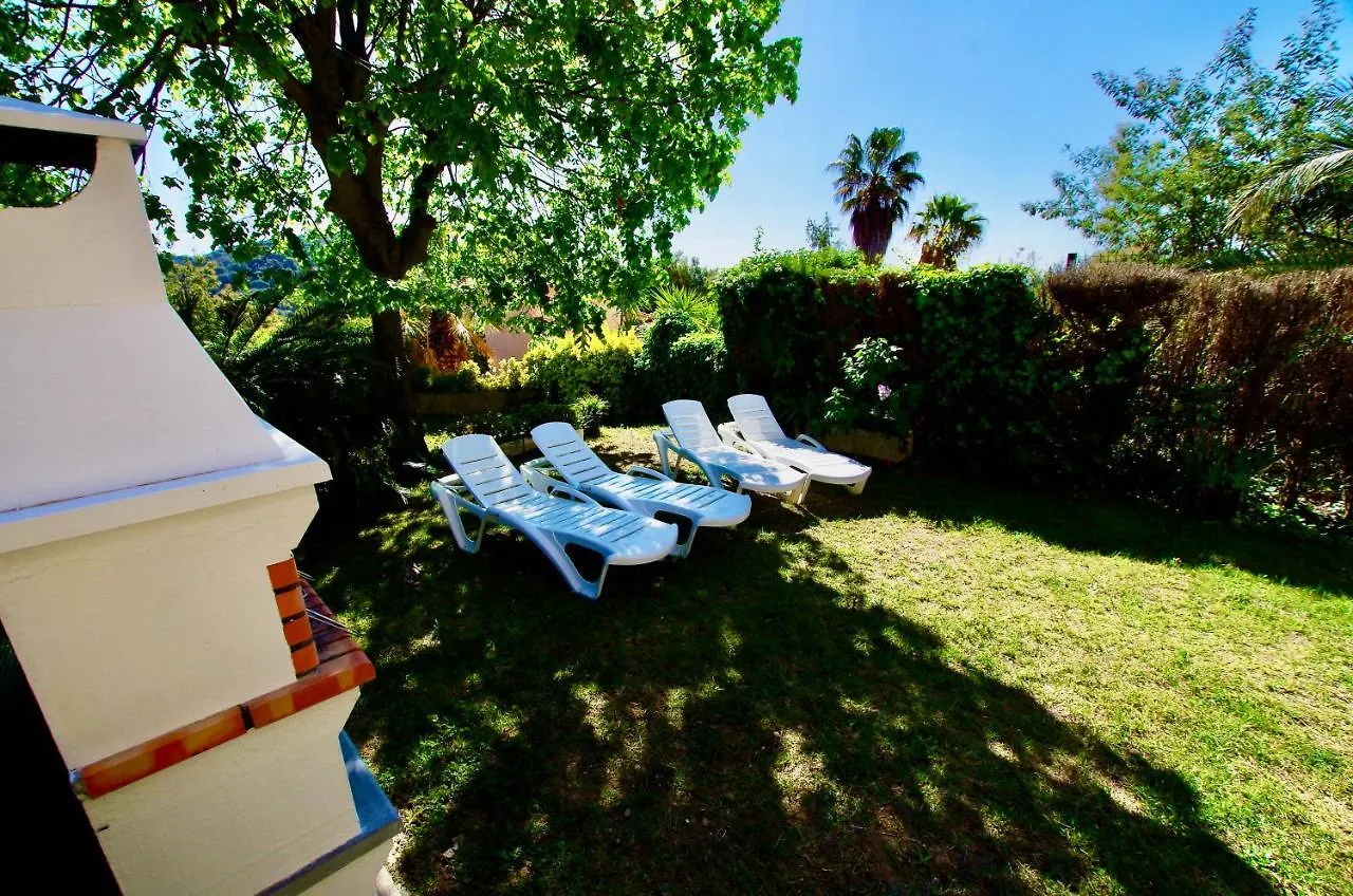 V&V Lloret: Garden Apartment with Pool, 150m from Canyelles Beach Lloret de Mar