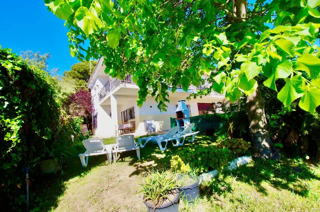 V&V Lloret: Garden Apartment with Pool, 150m from Canyelles Beach Lloret de Mar