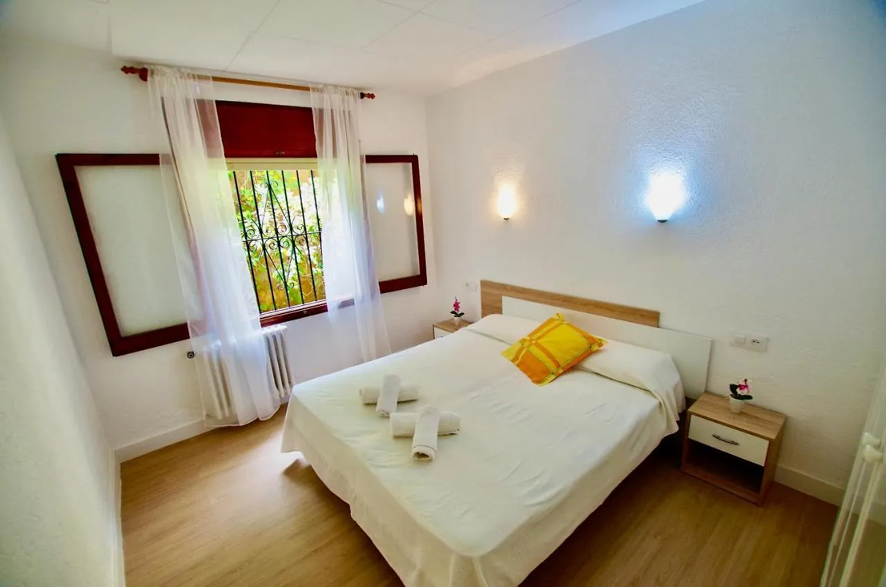 V&V Lloret: Garden Apartment with Pool, 150m from Canyelles Beach Lloret de Mar
