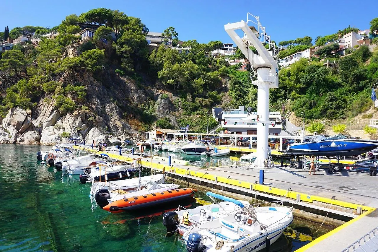 V&V Lloret: Garden Apartment with Pool, 150m from Canyelles Beach Lloret de Mar