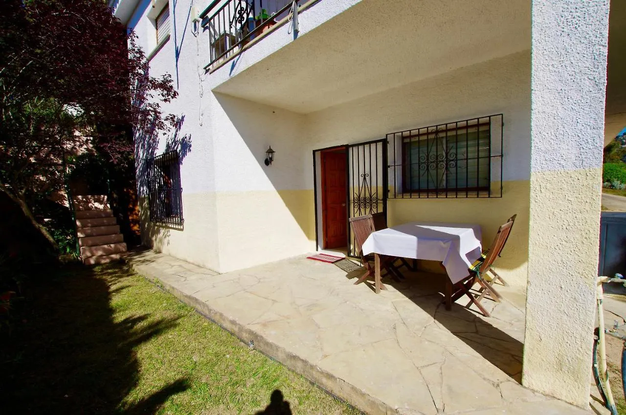V&V Lloret: Garden Apartment with Pool, 150m from Canyelles Beach Lloret de Mar